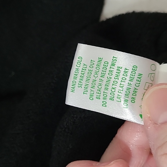 Lilly Pulitzer classic black sweater featuring metallic threading size XL - Picture 6 of 8